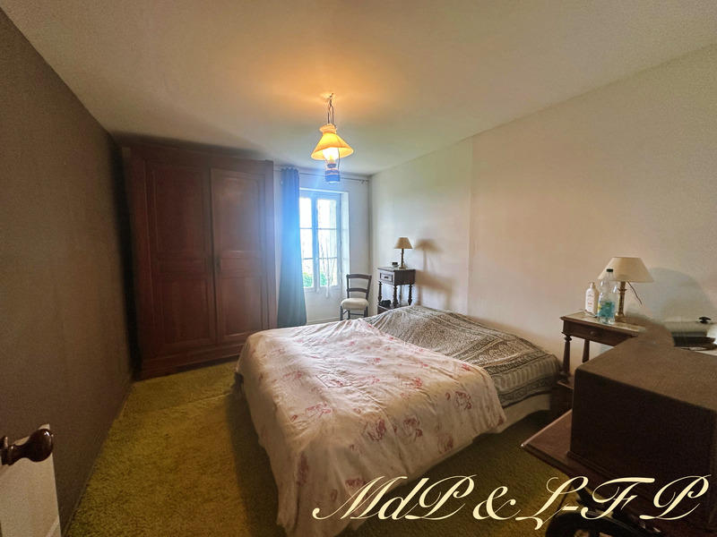 Maison - 247 m² - 9 pièces