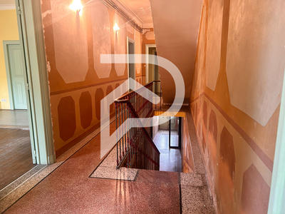 Maison - 290 m² - 12 pièces