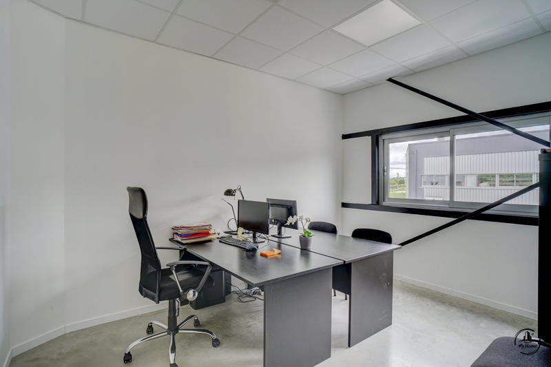 Local d'activités - 146 m²