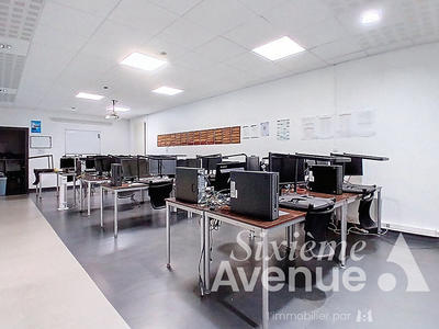 Local commercial - 280 m² - 7 pièces