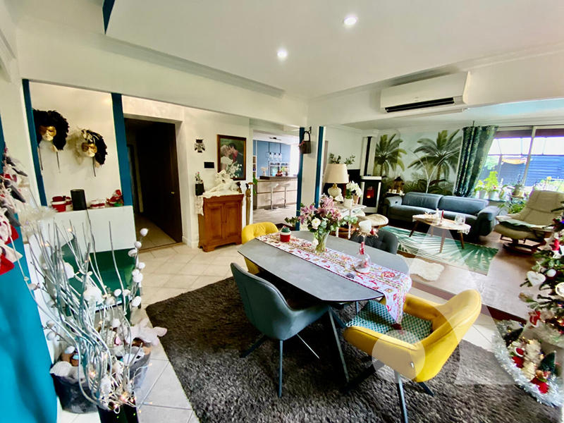 Maison - 224 m² - 6 pièces