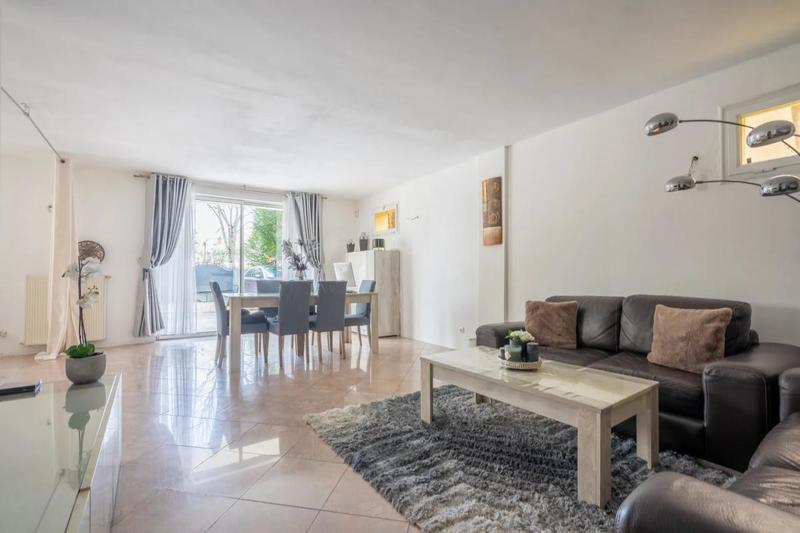Maison - 330 m² - 11 pièces