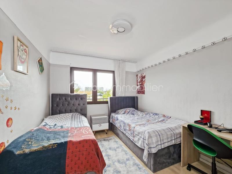 Maison - 169 m² - 9 pièces