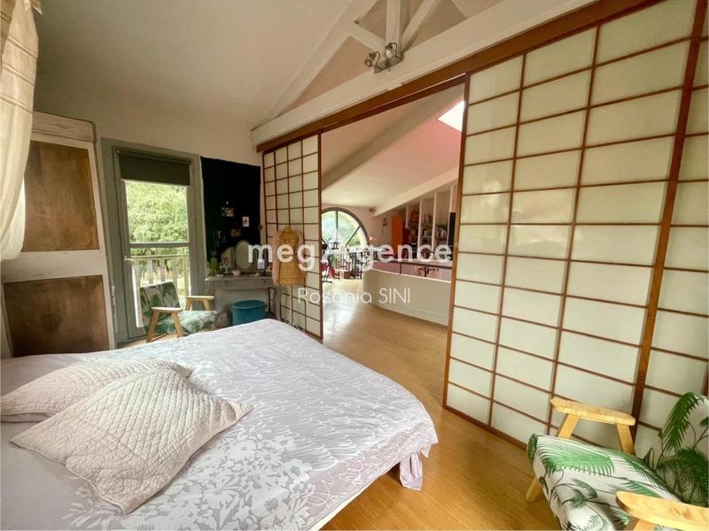 Maison - 246 m² - 8 pièces