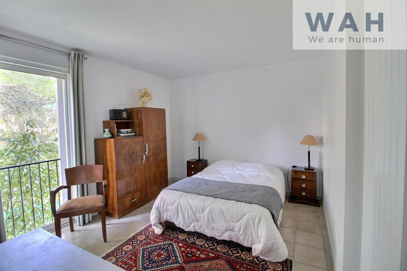 Maison - 220 m² - 8 pièces