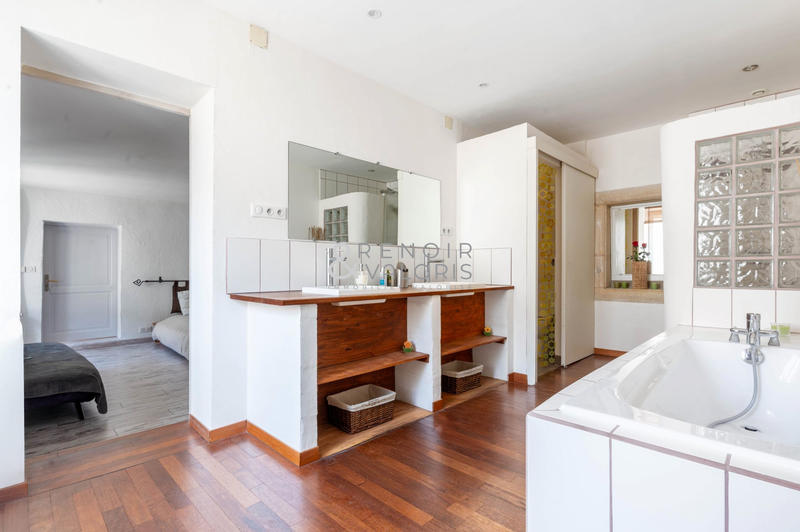 Maison - 395 m² - 10 pièces