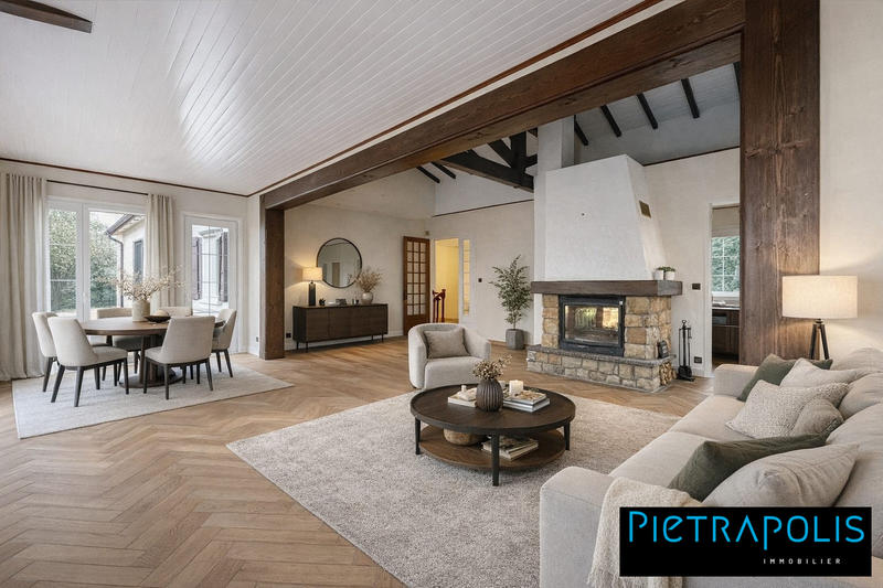 Maison - 245 m² - 10 pièces