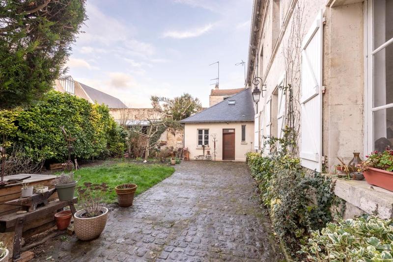 Demeure - 353 m² - 10 pièces