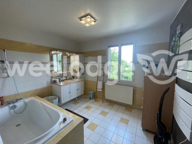 Maison traditionnelle - 140 m² - 6 pièces