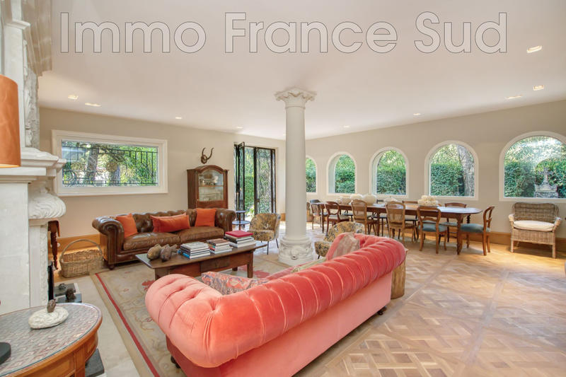 Maison - 717 m² - 19 pièces