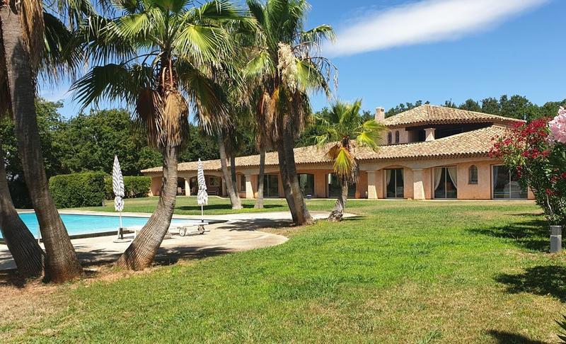 Maison - 380 m² - 8 pièces