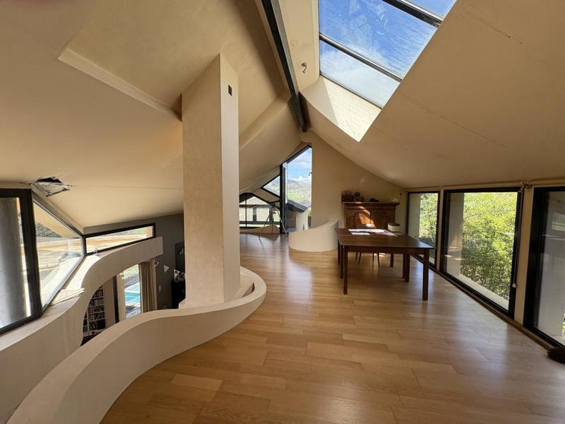 Maison d'architecte - 266 m² - 7 pièces