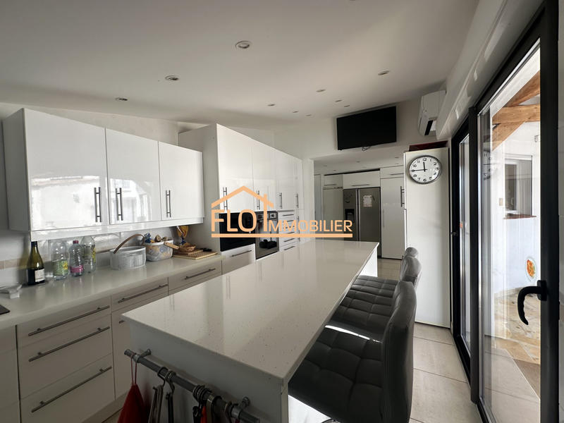 Maison - 230 m² - 7 pièces