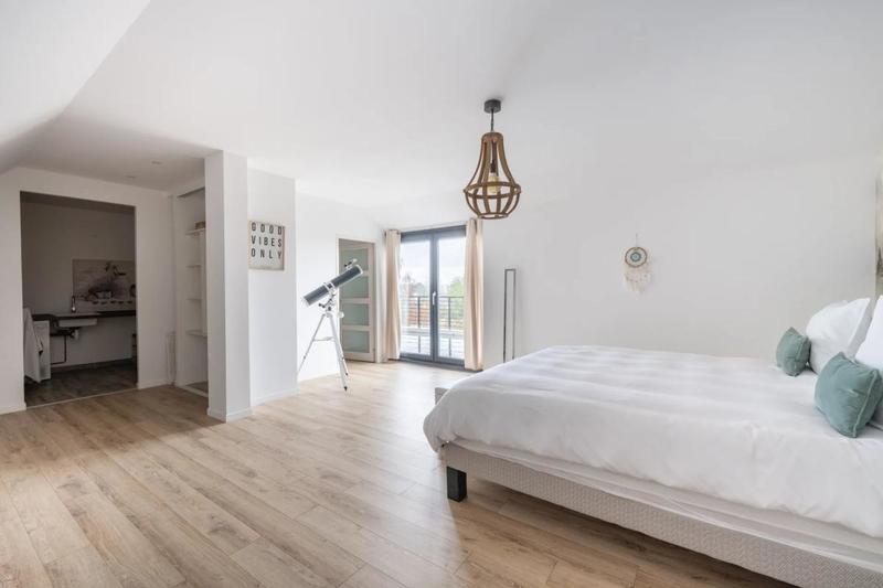 Maison - 225 m² - 8 pièces