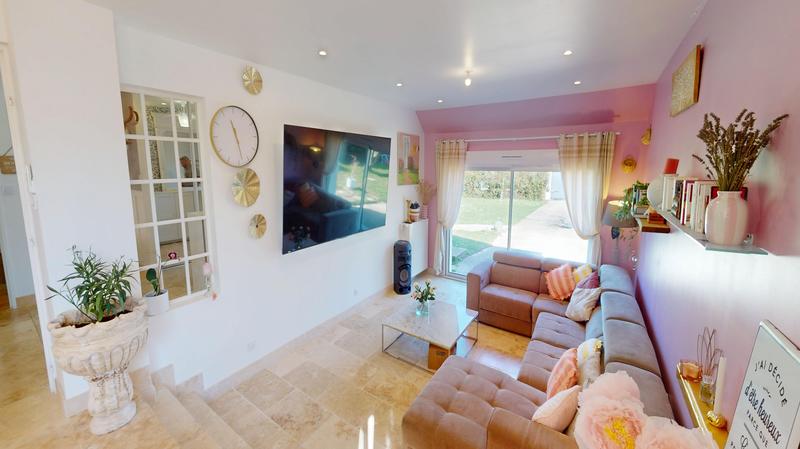 Maison - 241 m² - 8 pièces