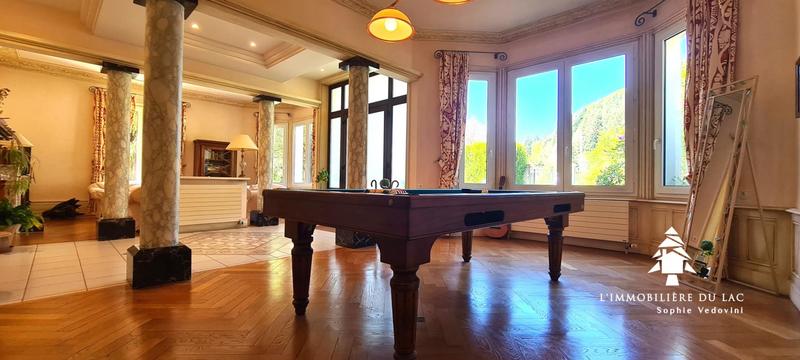 Maison - 299 m² - 14 pièces