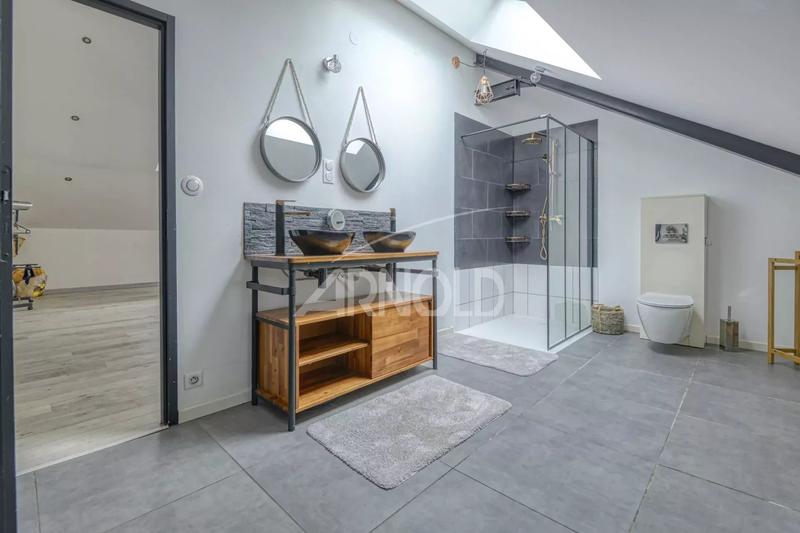 Maison - 220 m² - 9 pièces