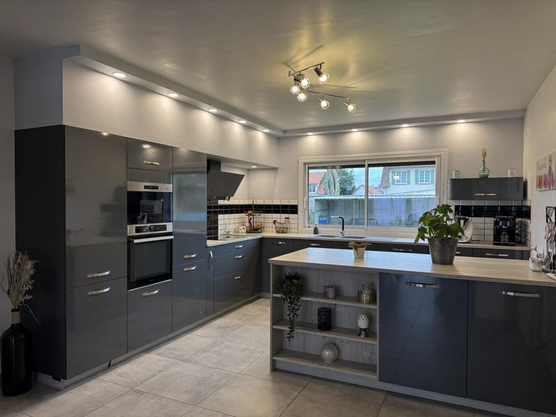 Maison - 210 m² - 6 pièces