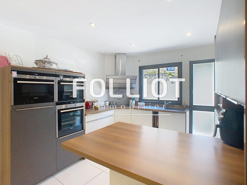 Maison - 224 m² - 8 pièces