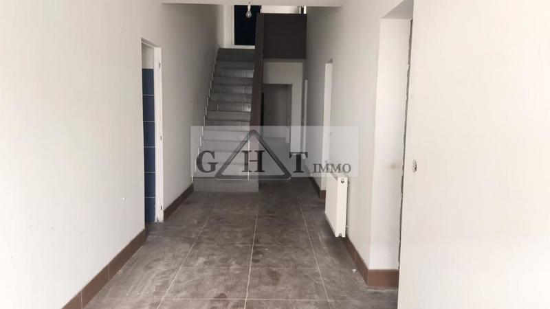 Entrepôt - 2 277 m²