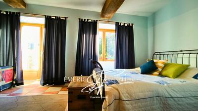 Maison - 320 m² - 6 pièces