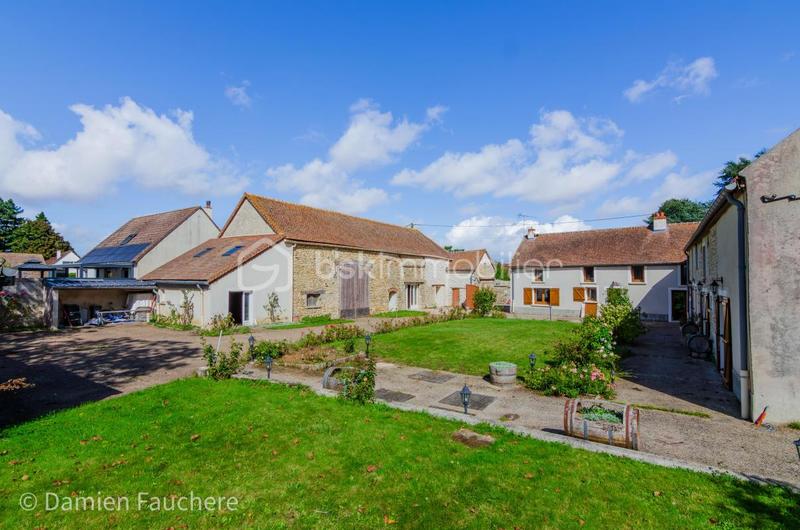 Corps de ferme - 340 m² - 11 pièces