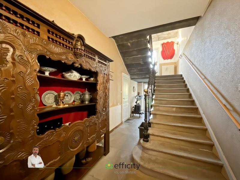 Maison - 260 m² - 9 pièces