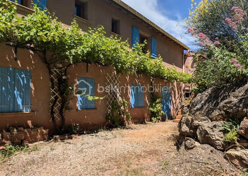 Propriété - 257 m² - 11 pièces