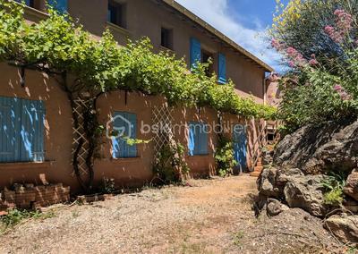 Propriété - 257 m² - 11 pièces