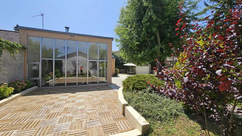 Maison - 232 m² - 11 pièces