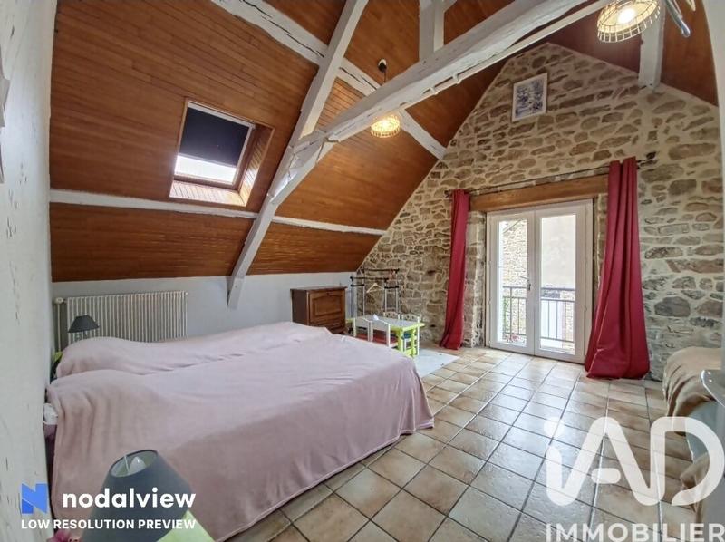 Maison - 163 m² - 9 pièces
