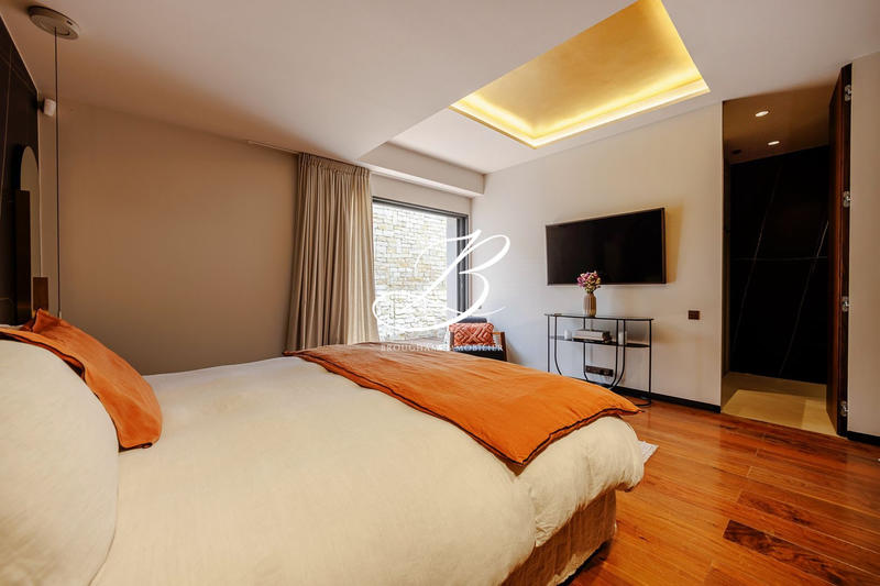 Maison - 265 m² - 5 pièces