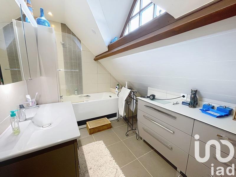 Maison - 250 m² - 4 pièces