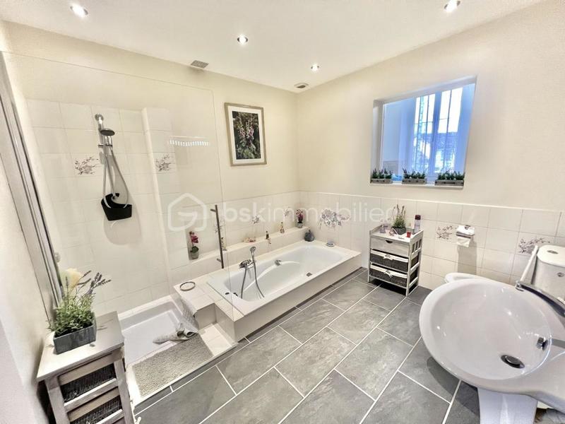 Demeure - 270 m² - 6 pièces