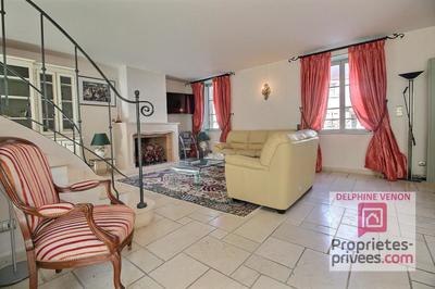 Propriété - 254 m² - 8 pièces