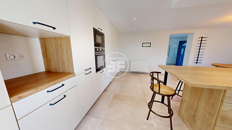 Maison - 239 m² - 6 pièces