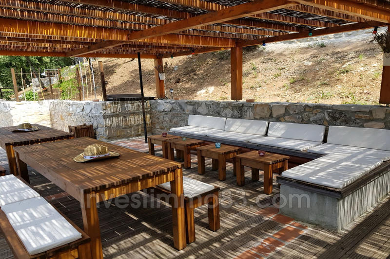 Propriété - 236 m² - 9 pièces