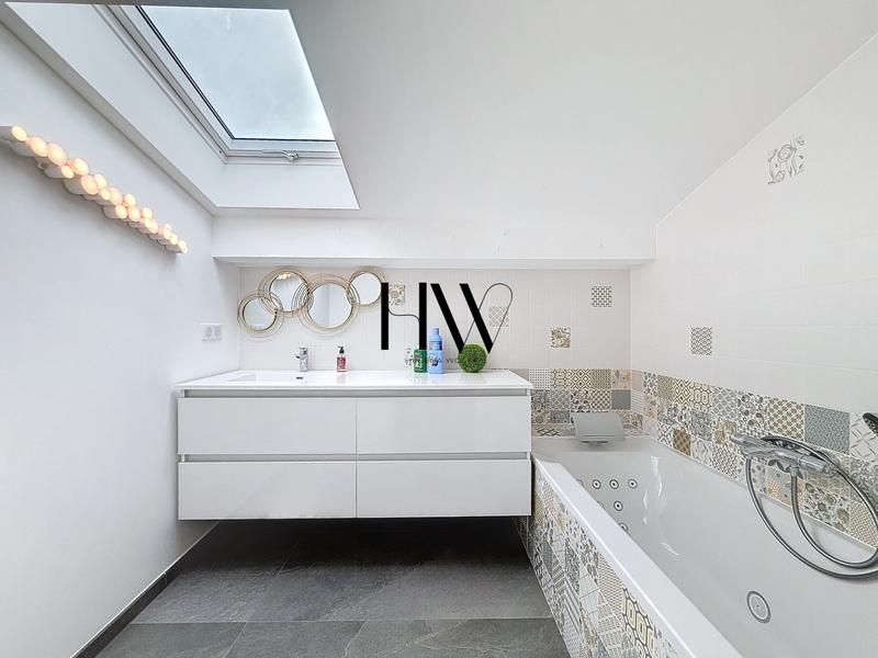 Appartement - 270 m² - 8 pièces