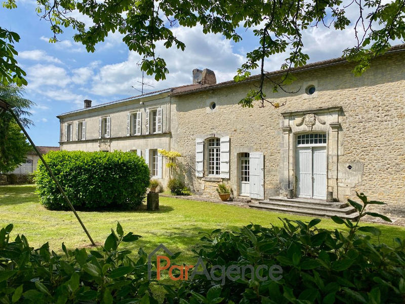 Propriété - 654 m² - 14 pièces