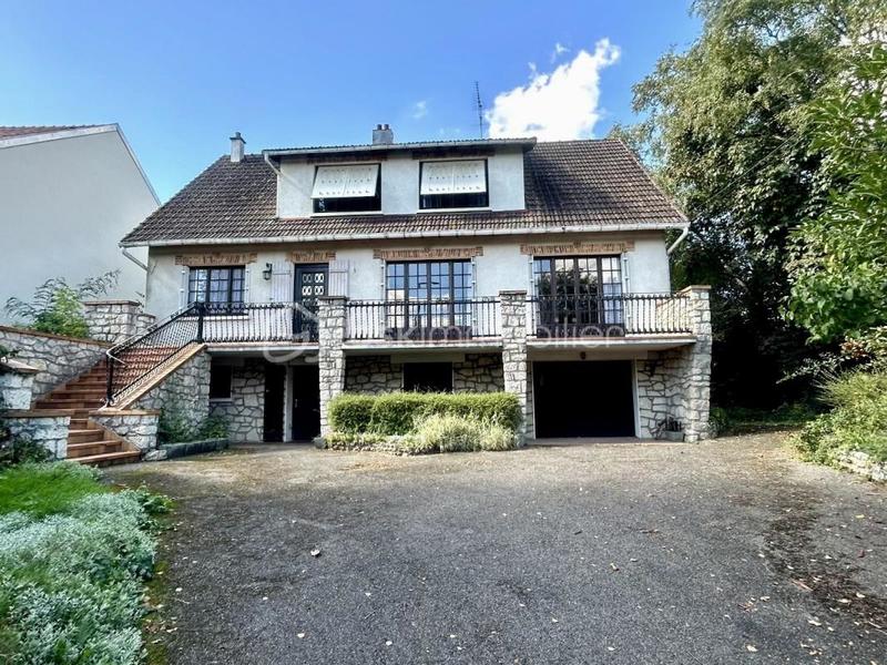 Propriété - 236 m² - 10 pièces