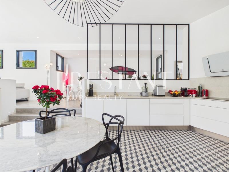 Maison - 180 m² - 5 pièces