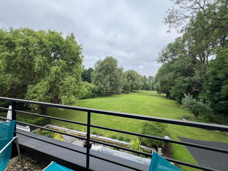 Maison - 255 m² - 9 pièces