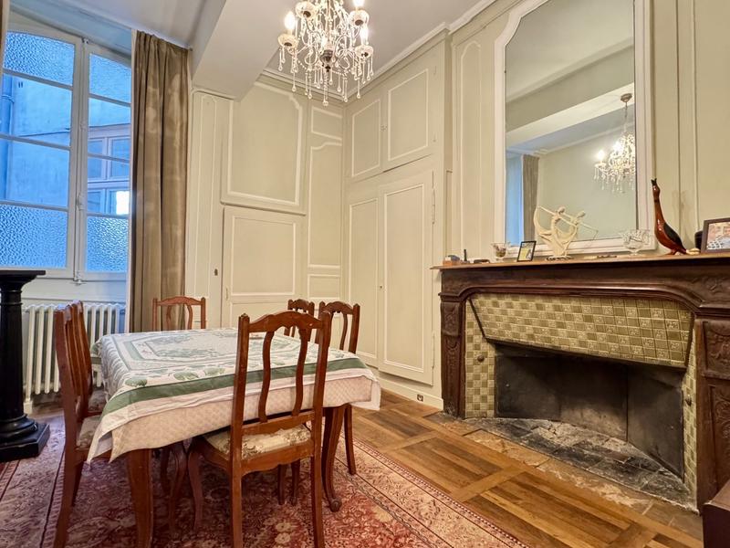 Appartement - 145 m² - 6 pièces