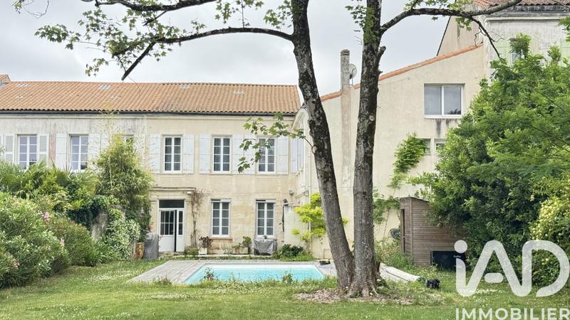 Maison - 250 m² - 9 pièces