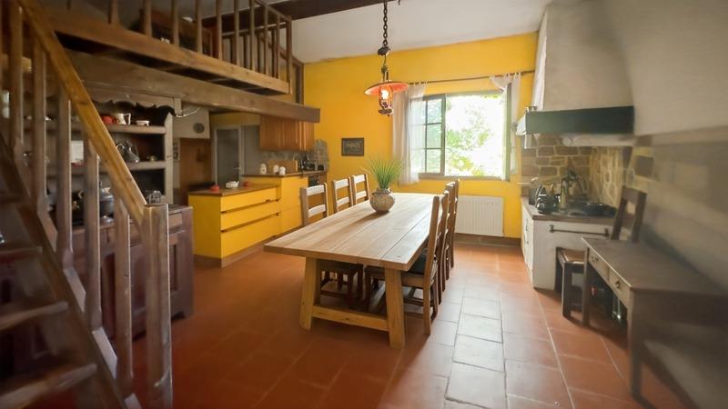 Demeure - 206 m² - 11 pièces