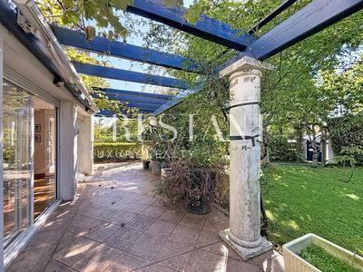 Maison - 230 m² - 6 pièces