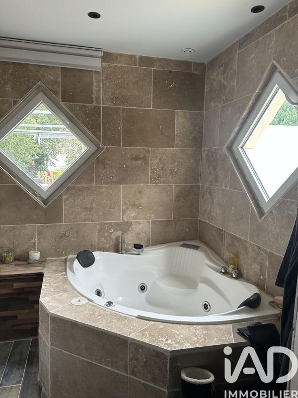 Maison - 218 m² - 6 pièces