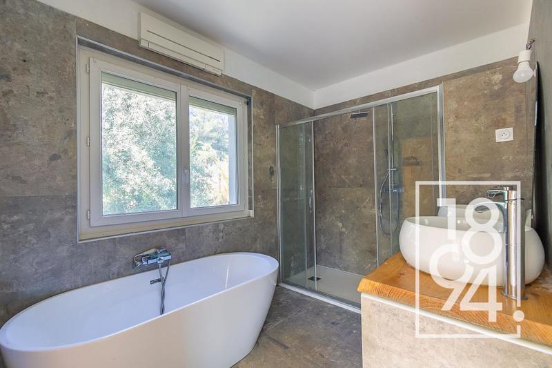 Maison - 385 m² - 6 pièces