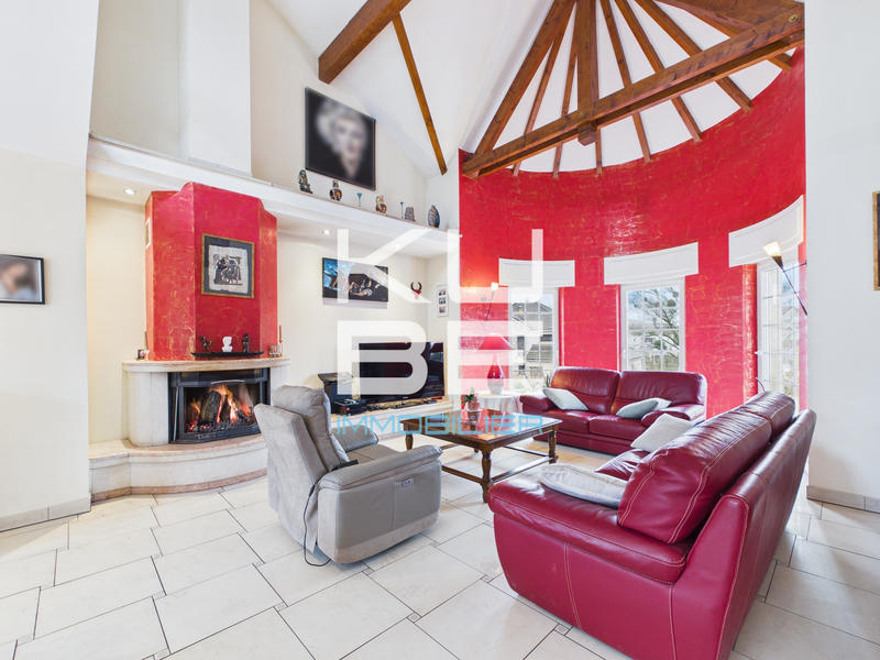 Maison - 220 m² - 8 pièces