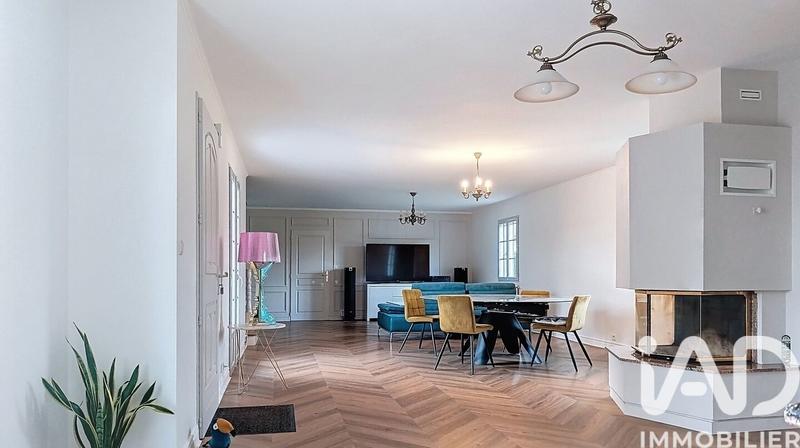 Maison - 230 m² - 7 pièces